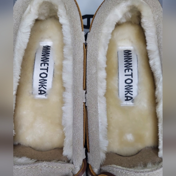 Minnetonka Stone Suede Moccasins Women's Size 6 Or Girls 4.5 NWT - Picture 4 of 8